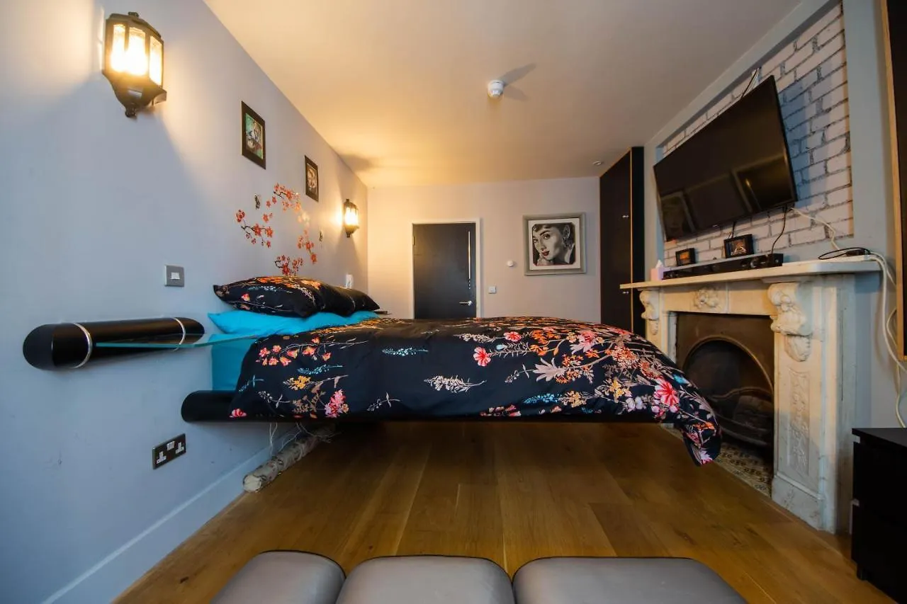 Funky Home By The Pier, 3 Bedrooms, Sleeps 10 Brighton
